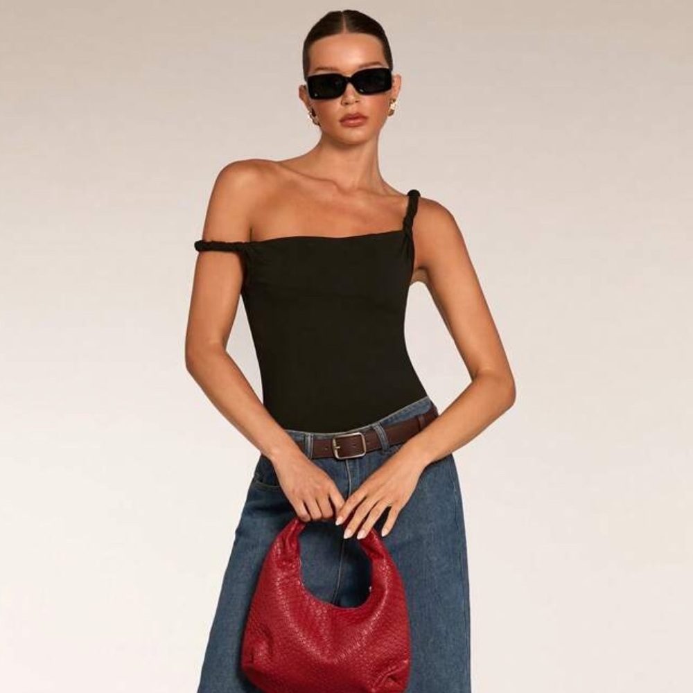SHEIN Black One-Shoulder Top Classy